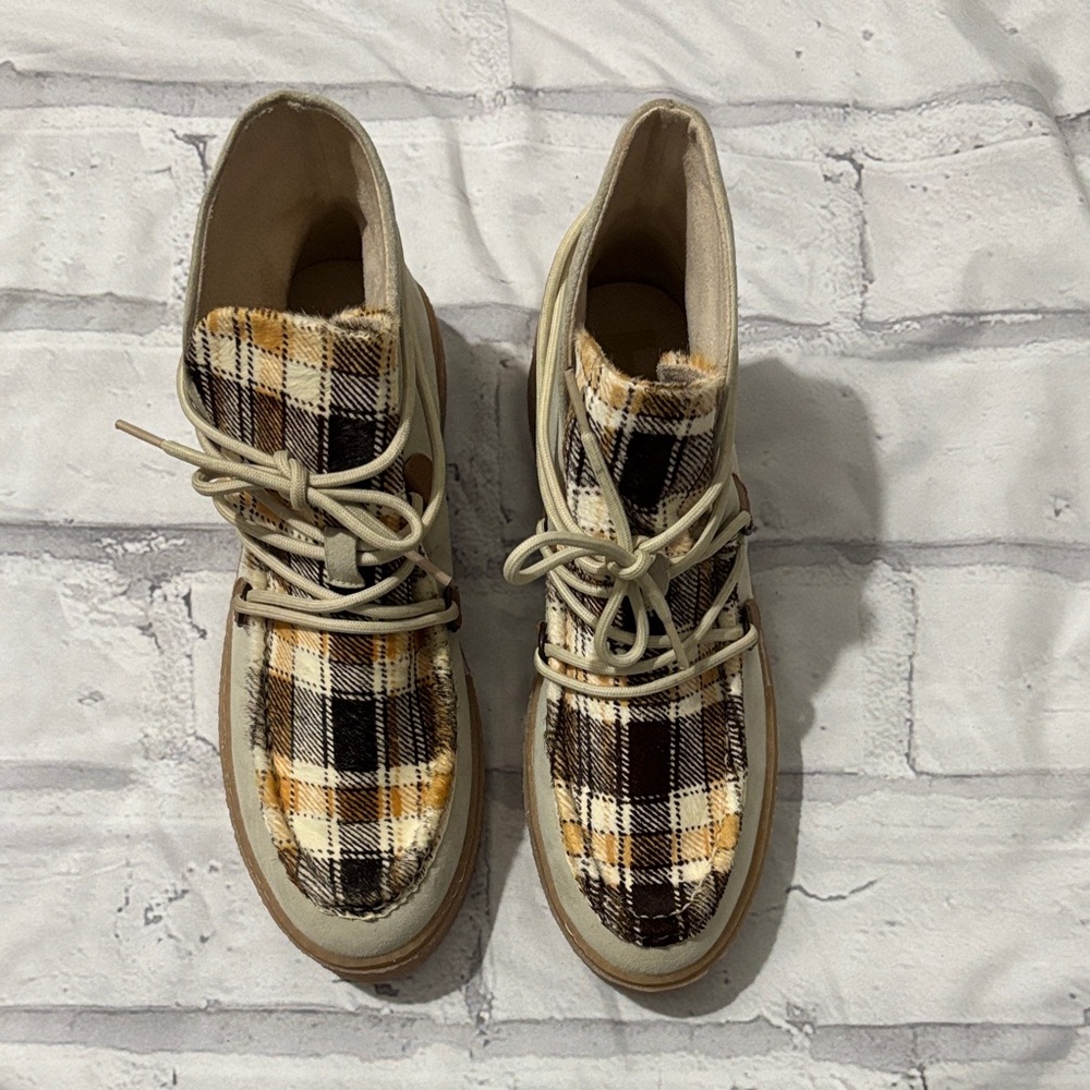 Hush Puppy Plaid Ankle Boots with Lace-Up Design